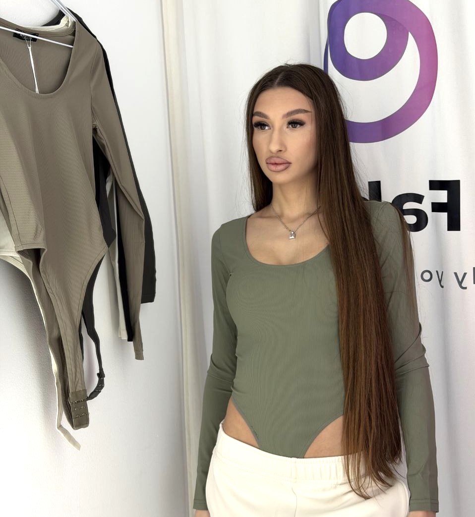 Body cu mâneci lungi, cu decolteu rotund